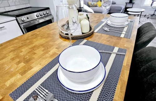 Walkerville Apartment | 2BR Windsor Condo Free Parking Border Access