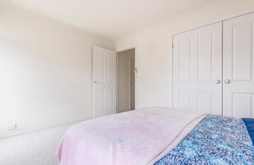 Seaholme House | 2BR with Free Parking 2min to Seaholme Station