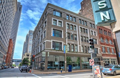 Downtown St. Louis Apartment | 2BR with W&D Mins To Arch STL Downtown