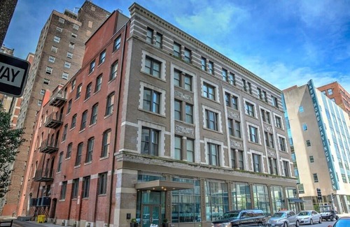 Downtown St. Louis Apartment | 2BR with W&D Mins To Americas Ctr STL Downtown
