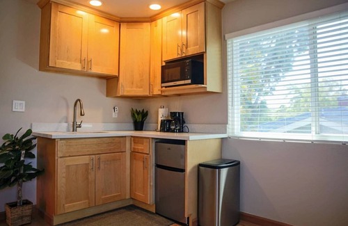 Loma Linda House | 2Br1Ba Guest Suite 2miles from Apple Spaceship