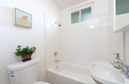 Loma Linda House | 2Br1Ba Guest Suite 2miles from Apple Spaceship