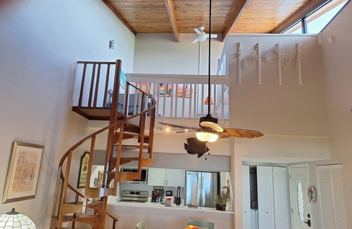 Sanibel Condo | 2Br2Ba w/Loft beachfront Coquina Beach 1G. Gulf view from all windows. Sleeps 5