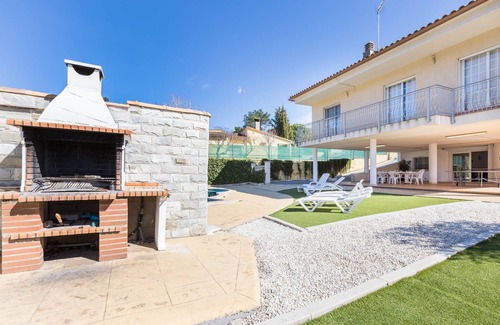 Vidreres Villa | 2BRIS01 - Cozy house with private pool and 5 bedrooms located in a quiet area