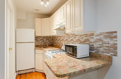Midtown South Apartment | 2FE Chelsea Studio in the Flower District