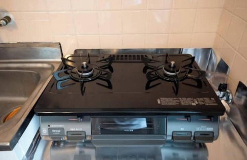 Kumoji Apartment | 2LDK with a 2-meter wide bed + tatami mats Kokusai Street 500m