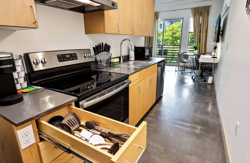 North Beacon Hill Apartment | 2miles→Downtown ★ 2miles→Hospitals ★ Patio + Rooftop ★ FREE Wi-fi ★W/D