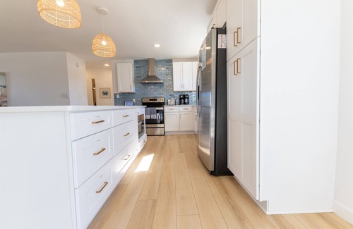 Kitty Hawk House | ⭐️2Min Walk to Ocean! Hot Tub! Huge New Deck! Quiet Road! Dogs! Open floorplan💥