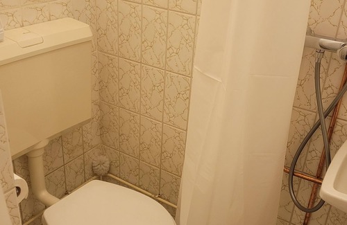 Duivendrecht House | 2mx3m bedroom+1mx1m bathroom EU IDs+flight tickets are required