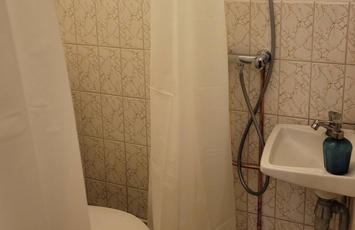 Duivendrecht House | 2mx3m bedroom+1mx1m bathroom EU IDs+flight tickets are required