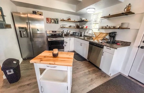 Canyon Lake Apartment | 2nd floor, 2 bedroom, 2 bathroom unit near Boat Ramp 2 in Canyon Lake!