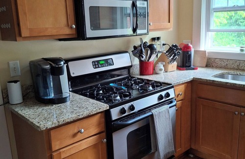 Readville House | 2nd Floor Apartment 5 minutes to the subway to Boston & Cambridge.