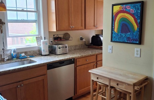 Readville House | 2nd Floor Apartment 5 minutes to the subway to Boston & Cambridge.
