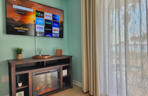 Panama City Beach Condo | 🏖️2nd Floor🏝️Beachfront Resort🌞Free Beach Chairs⚡Fireplace🔥Great location 🌴