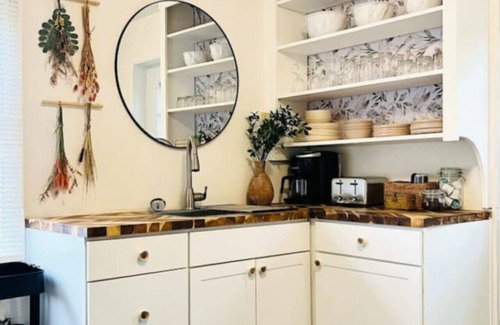Greensburg Apartment | 2nd Floor Bungalow in Greensburg