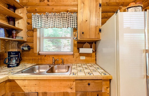Waynesville Cabin | 2nd-floor cabin with outdoor pool, tennis, golf, kitchenette, deck, streaming