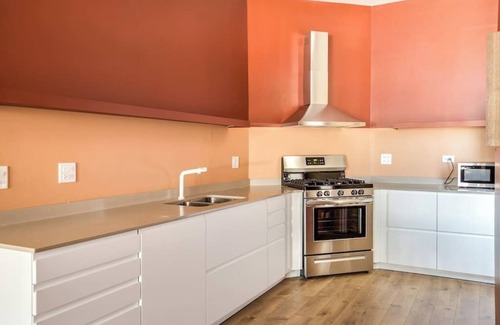 River North Apartment | 2nd Floor Flat in River North - 2N