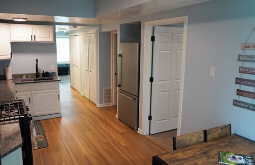 Geneva-on-the-Lake Condo | 2nd Floor Lakeview 2-Bedroom Condo in Geneva U4