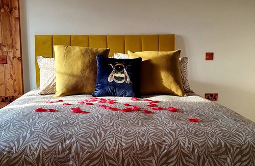 Islington Hotel | 2nd floor luxury suite,jacuzzi ensuite - Angel, N1
