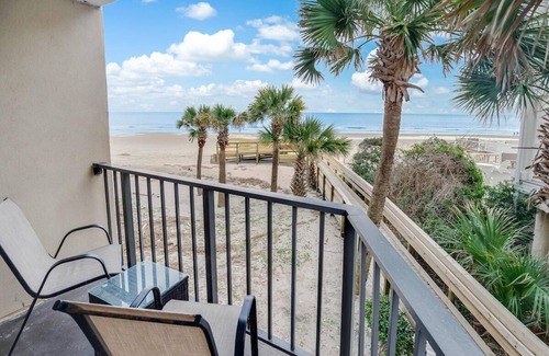 Litchfield by the Sea Apartment | 2nd Floor Oceanfront King Room Tower