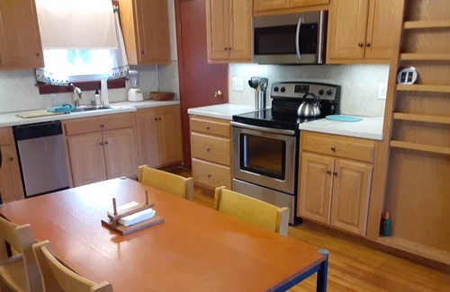 Ansonia Apartment | 2ND FLOOR PRIVATE 2-BR APARTMENT WITH FULL KITCHEN