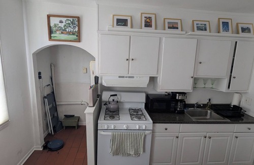 South Philadelphia Apartment | 2nd Floor South Philly Apartment w/a view of Stadiums. Quiet street w/parking!