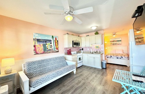 Atlantic Beach Condo | 🏖2nd Floor Studio Oceanfront Complex 🏄Private Access to Secluded Beach🦀Pool