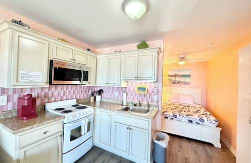 Atlantic Beach Condo | 🏖2nd Floor Studio Oceanfront Complex 🏄Private Access to Secluded Beach🦀Pool