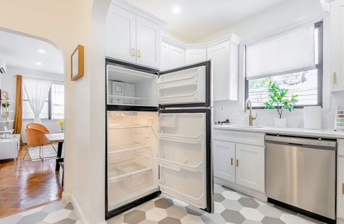 East New York House | 2nd Floor Unit · NY Large Private 3BD WshDyr/Parking/5min train