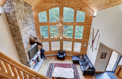 Tannersville House | 2nd Largest Home @ Camelback “Occupancy is 20 with day guests included”