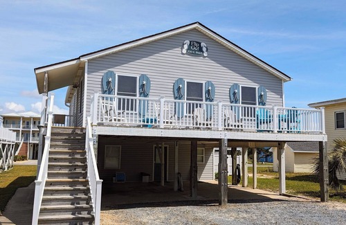 Long Beach House | 2nd Row, 6BR, 3BA, Huge Heated Pool, separate Cottage, Dog-Friendly