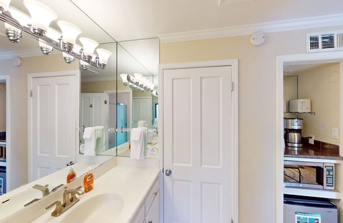 Napa Apartment | 2nd-Story Studio Within Silverado - Walk to Pool & Resort Amenities