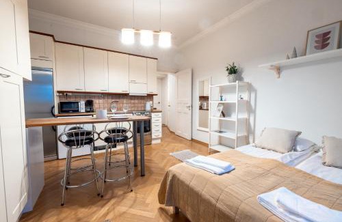 Punavuori Apartment | 2ndhomes Compact Top Floor Studio in Erottaja