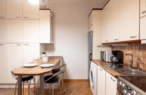 Punavuori Apartment | 2ndhomes Compact Top Floor Studio in Erottaja