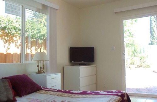 West Hills House | 2Room Guest House:Private Entrance