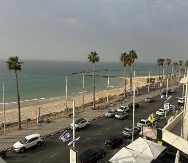 Bat Yam Apartment | 2Rooms Premium Class Apartement On The Sea