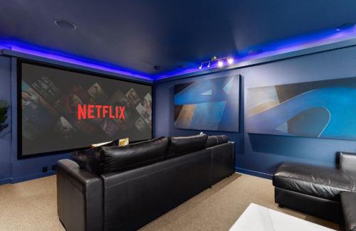 Downtown San Antonio House | 2x Hottub, Minigolf, Pool, Games,theater, 20guests