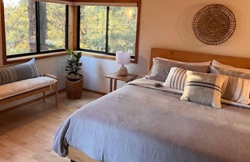 Fern Valley Cabin | 3,000 SF Modern Mountain Retreat In The Pines