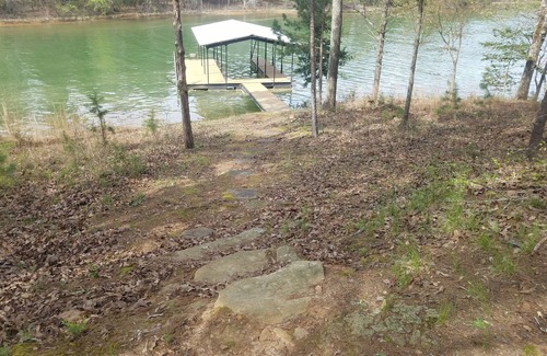 Reed Creek House | 3-074 Songbird/Sleeps 6/Private Covered Dock/WiFi/Pets Welcome Lakefront