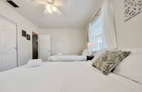 Virginia Park House | 3/2 Centrally located in Tampa!