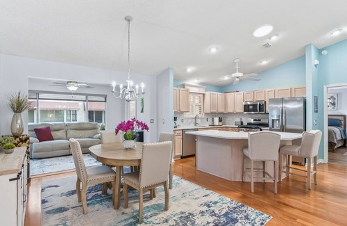 The Villages House | 3/2 Corner Lot with Golfcart in the Village of Summerhill