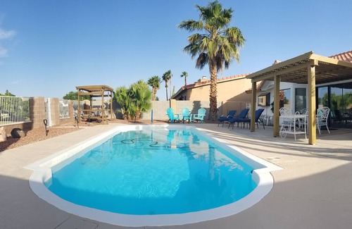 Bullhead City House | 3/2 custom pool home, gated marina. Sleeps 6, Dogs OK, 40 acre greenbelt 30 days