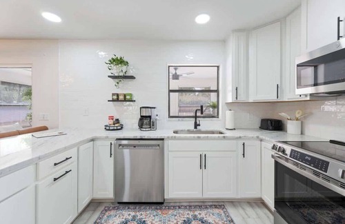 Lakeland House | 3/2 Home - Pool + Gym + Garage + Pet Friendly