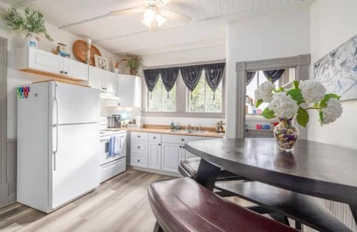 Covington House | 3/2 Near the visitor center, 0.5 mile from the square