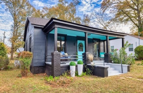 Covington House | 3/2 Near the visitor center, 0.5 mile from the square