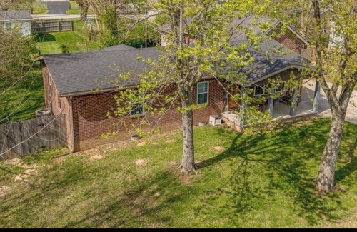 Richmond House | 3-2 pet friendly close to UK/EKU SERVICE CONNECTED VETERANS 20% OFF