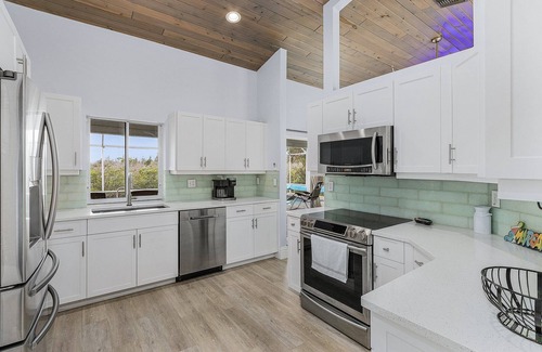 Pine Island Center House | 3/2 Pool Home on the Water in Bokeelia!