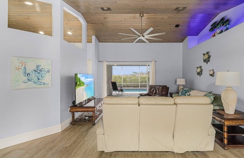 Pine Island Center House | 3/2 Pool Home on the Water in Bokeelia!