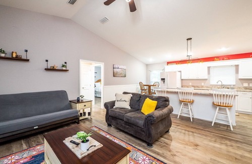Ocala House | 3/2 updated pool home that sleeps 8 about 5 minutes from WEC