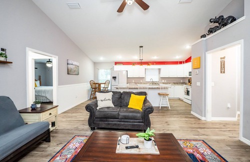 Ocala House | 3/2 updated pool home that sleeps 8 about 5 minutes from WEC